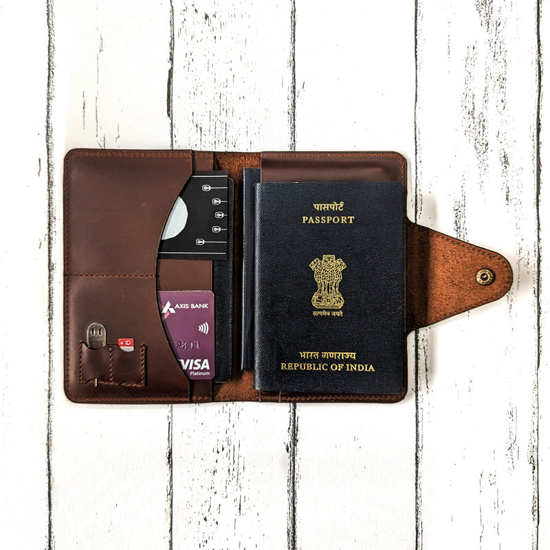 Classic Passport Holder - Cognac Brown
