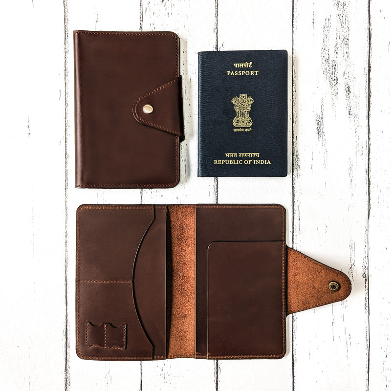 Classic Passport Holder - Cognac Brown